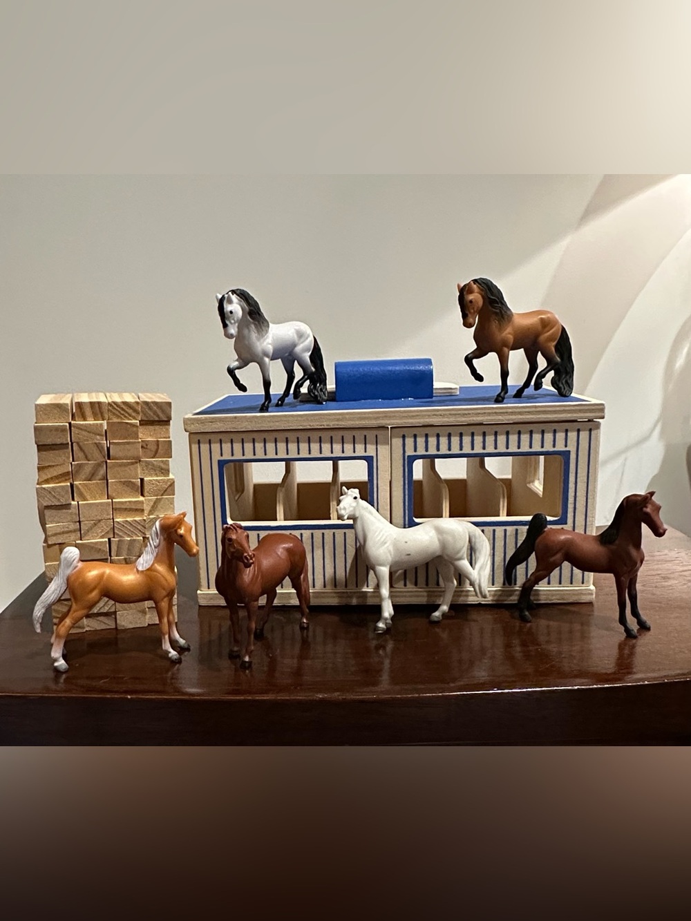 Breyer • Wooden Stable with horses • wooden fencing • kids toys • playset